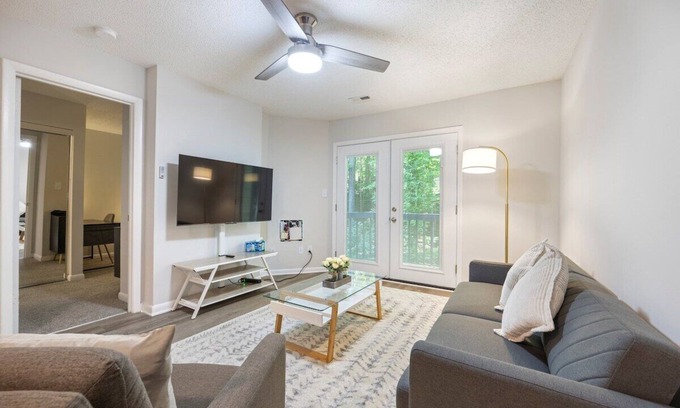 Carrboro Apartamento | This apartment is a 2 bedroom(s), 2 bathrooms, located in Carrboro, NC.