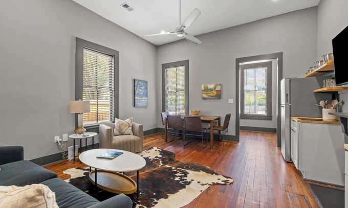 Frankfort Apartamento | This apartment is a 2 bedroom(s), 1 bathrooms, located in Frankfort, KY.