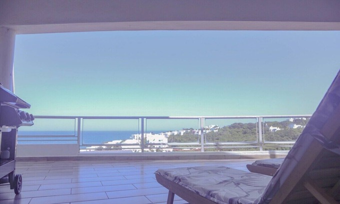 Ballito Apartamento | This apartment is a 3 bedroom(s), 2 bathrooms, located in Dolphin Coast, KwaZulu-Natal.