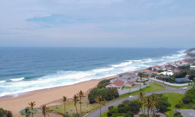 Dolphin Coast Apartamento | This apartment is a 3 bedroom(s), 2 bathrooms, located in Dolphin Coast, KwaZulu-Natal.