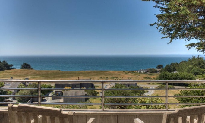 Sea Ranch Casa | Esta casa bellamente decorada ofrece espectaculares vistas al mar de aguas blancas