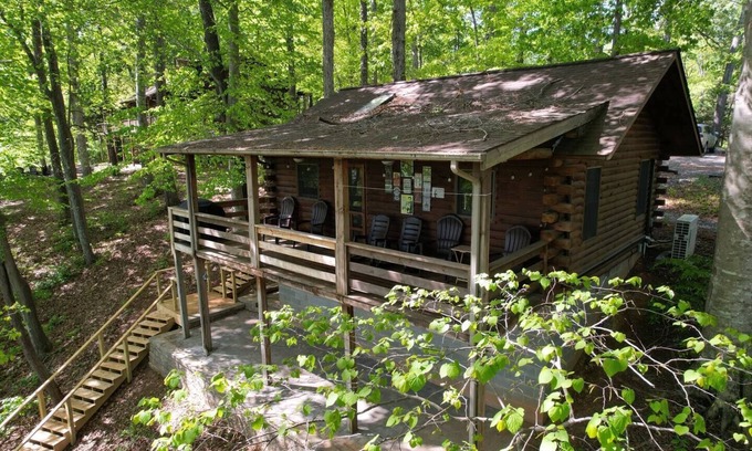 Gladehill Cabina | This cabin is a 2 bedroom(s), 1 bathrooms, located in Union Hall, VA.