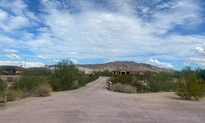 Estrella Mountain Ranch Casa | This casita is located in the Estrella neighborhood and boasts amazing View’s.