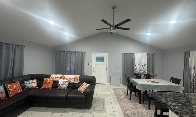 Harlingen Casa | This charming three-bedroom, two-bathroom home is perfect for your weekend!