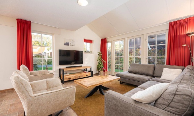 Hoge Hexel Casa | This comfortable luxury villa is located on vacation park Buitengoed Het Lageveld.