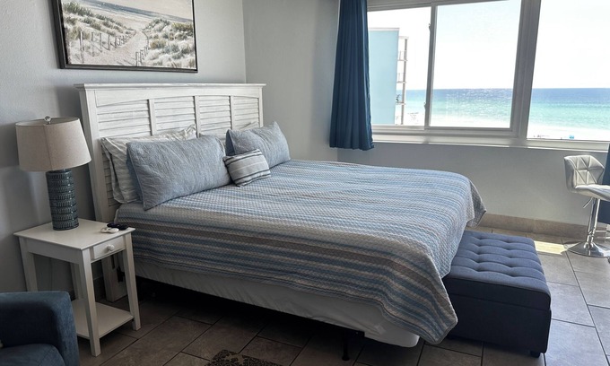 Panama City Beach Condominio | This condominium is a 0 bedroom(s), 1 bathrooms, located in Panama City Beach, FL.