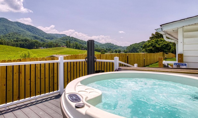 Wears Valley Cabaña | This cottage is a 2 bedroom(s), 1 bathrooms, located in Sevierville, TN.