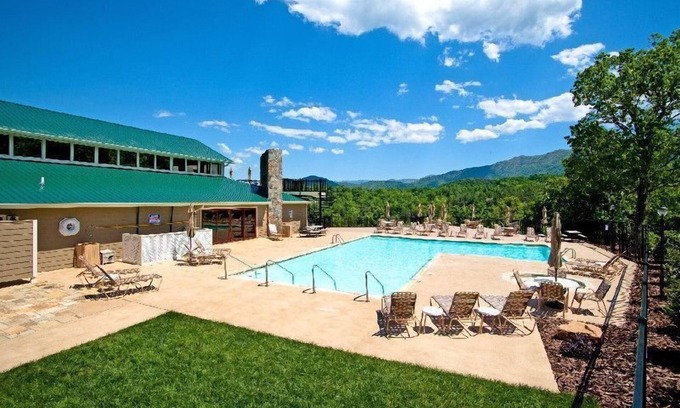Townsend Cabaña | This country cottage located near the Great Smoky National Park