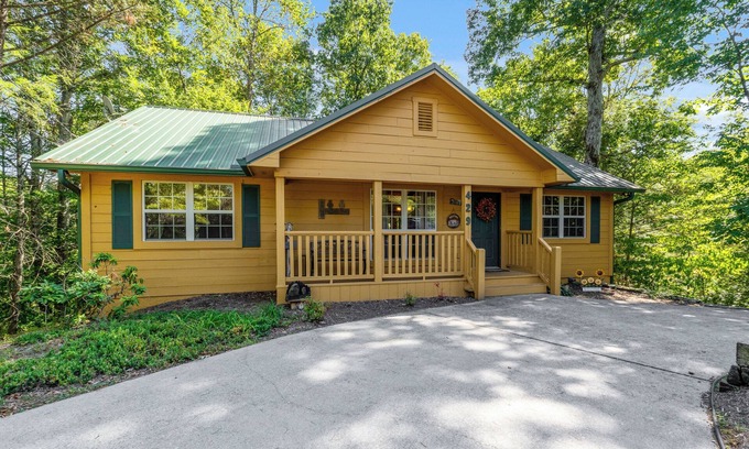 Townsend Cabina | This cute home is one level with just a couple of steps, perfect for Elderly