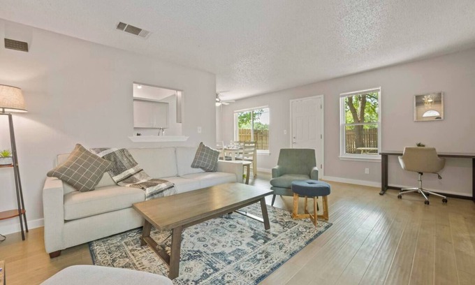 Springwoods Apartamento | This duplex is a 2 bedroom(s), 2.5 bathrooms, located in Austin, TX.