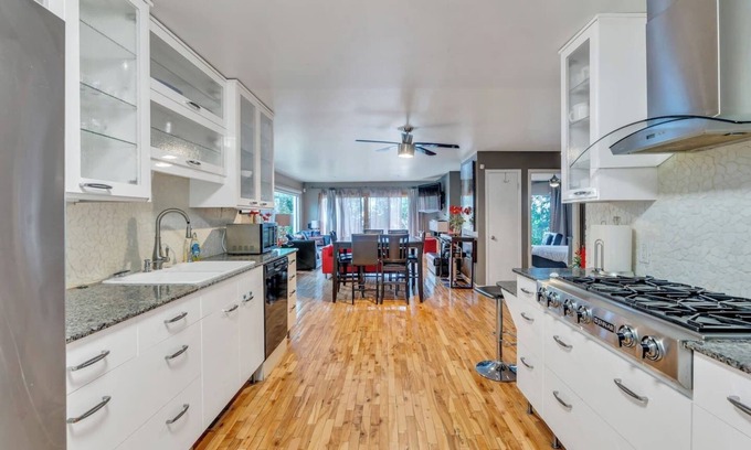 Downtown Salt Lake City Apartamento | This duplex is a 8 bedroom(s), 4 bathrooms, located in Salt Lake City, UT.
