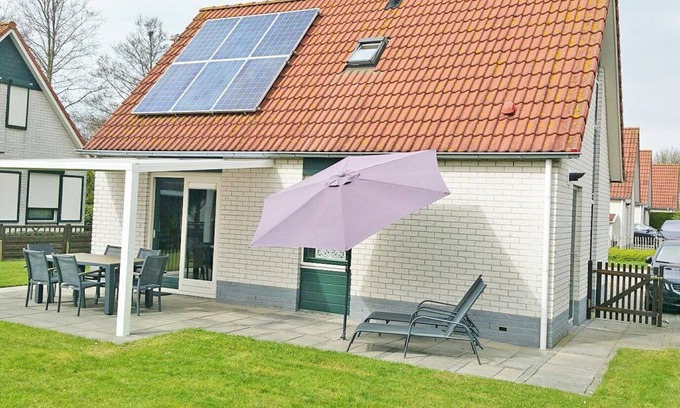 Breskens Casa | This fully-furnished, suitable for 6 persons, detached recreation House type "STERN" is located on the beach park Schoneveld (no: 232).