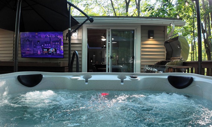Pocono Lake Casa | This house is a 2 bedroom(s), 1 bathrooms, located in Tobyhanna Township, PA.