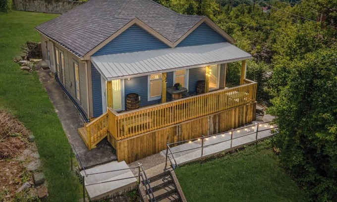 Frankfort Casa | This house is a 2 bedroom(s), 1 bathrooms, located in Frankfort, KY.