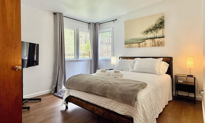 Oneonta Casa | This house is a 2 bedroom(s), 1 bathrooms, located in Oneonta, NY.