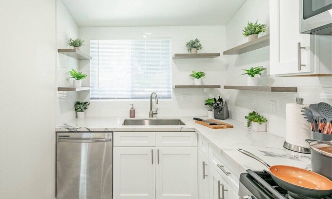 Bellflower Casa | This house is a 3 bedroom(s), 2 bathrooms, located in Bellflower, CA.
