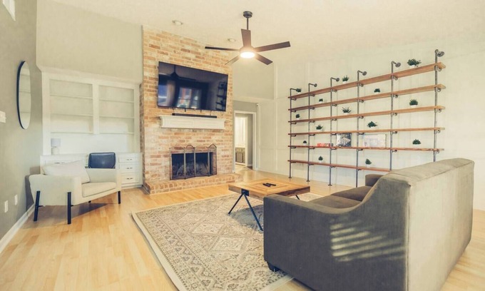Meadows Place Casa | This house is a 3 bedroom(s), 2 bathrooms, located in Stafford, TX.