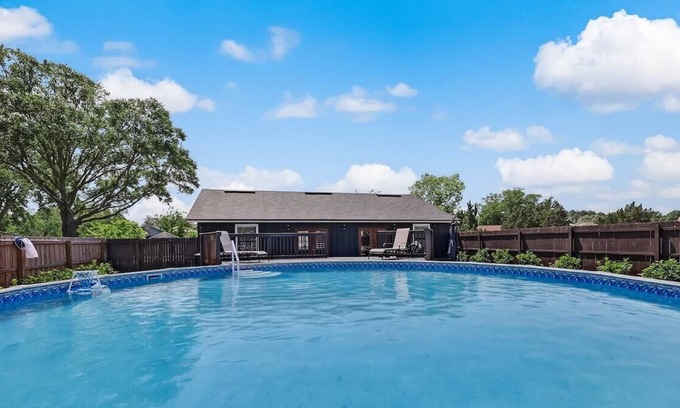 Westside Casa | This house is a 3 bedroom(s), 2 bathrooms, located in Jacksonville, FL.