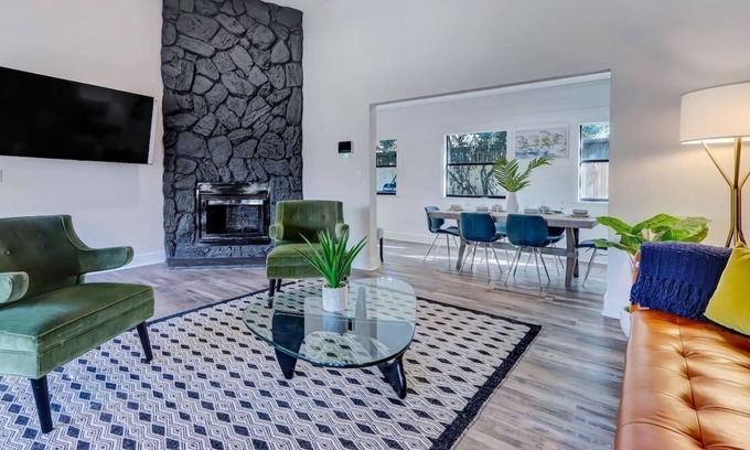 Jacksonville Casa | This house is a 3 bedroom(s), 2 bathrooms, located in Jacksonville, FL.
