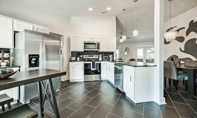Westside Casa | This house is a 3 bedroom(s), 2 bathrooms, located in Jacksonville, FL.
