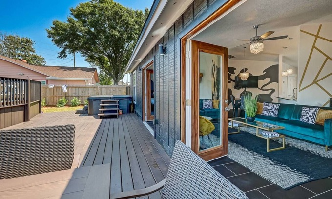 Westside Casa | This house is a 3 bedroom(s), 2 bathrooms, located in Jacksonville, FL.