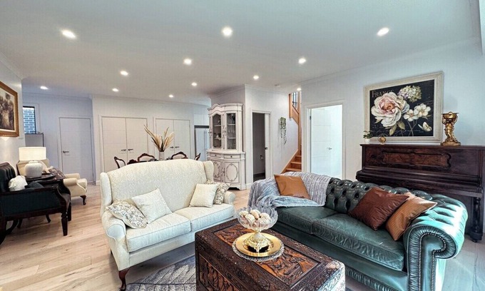 Mount Waverley Casa | This house is a 4 bedroom(s), 3.5 bathrooms, located in Glen Waverley, VIC.