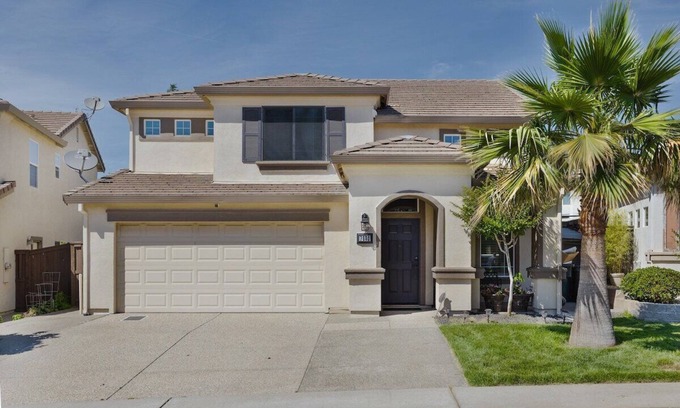 Antelope Casa | This house is a 4 bedroom(s), 3 bathrooms, located in Antelope, CA.