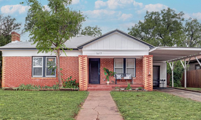 Abilene Casa | This house is a 4 bedroom(s), 2 bathrooms, located in Abilene, TX.