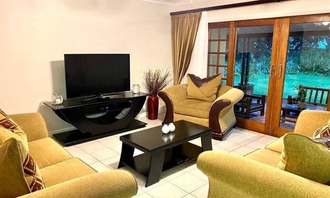 Ballito Casa | This house is a 4 bedroom(s), 2.5 bathrooms, located in Dolphin Coast, KwaZulu-Natal.