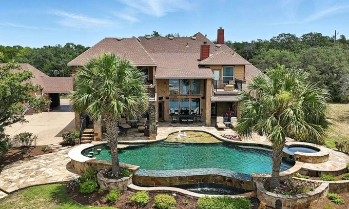 Rocky Ridge Casa | This house is a 6 bedroom(s), 5 bathrooms, located in Austin, TX.