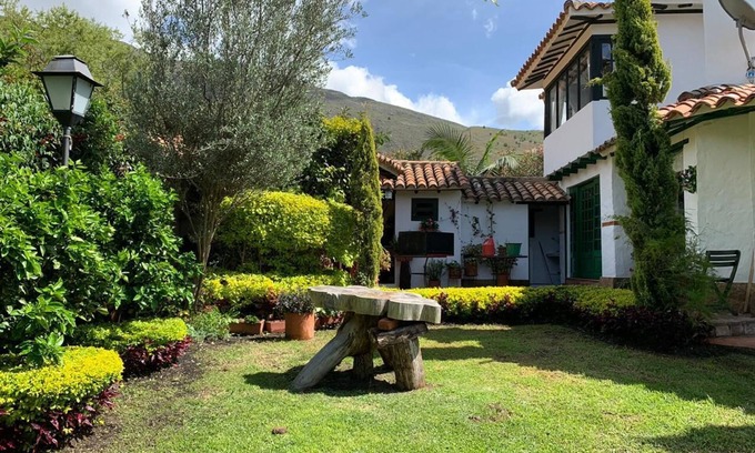 Villa de Leyva Casa | Esta casa está ubicada a 8 cuadras del centro histórico y la plaza principal.