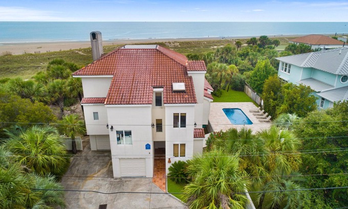 Tybee Island Casa | Oceanfront Cottage Rental's te invita a alojarte en esta casa privada frente al mar