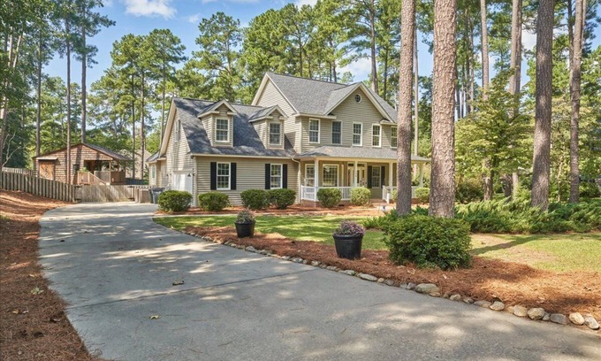Southern Pines Casa | This is it! | Pool | Golf | Convenient to Town