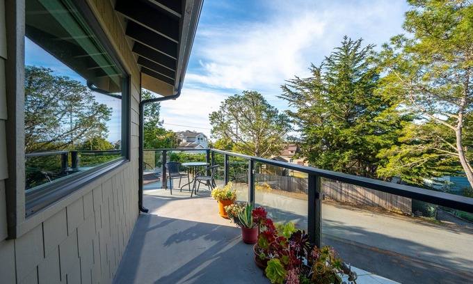 Marine Terrace Casa | This Newly Renovated 3 bed/2 bath Rental is the Perfect, Lodge Hill Retreat!