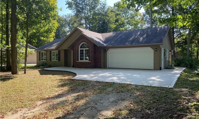Point Clark Casa | Family Cottage in Point Clark on Lake Huron, bring your kids and your dog!