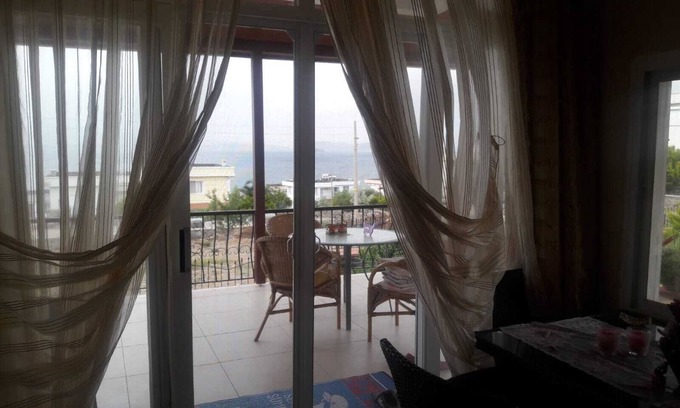 Candarli Villa | Esta tranquila villa en la costa del mar Egeo es ideal para familias.