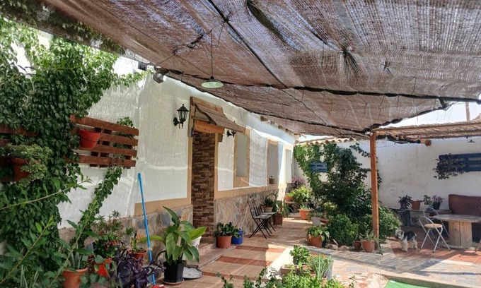 Villaminaya Casa | Casa rural idónea para desconectar, dispone de un patio en el que recrearse.