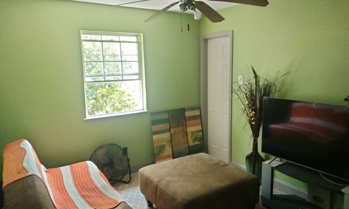 Marrero Casa | This stylish space has a hometown vibe w/ inexpensive transport to downtown NOLA