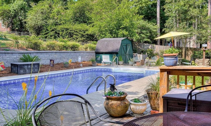 Augusta Casa | This the ideal Master's rental 1.4 Miles from course. Maid service included.