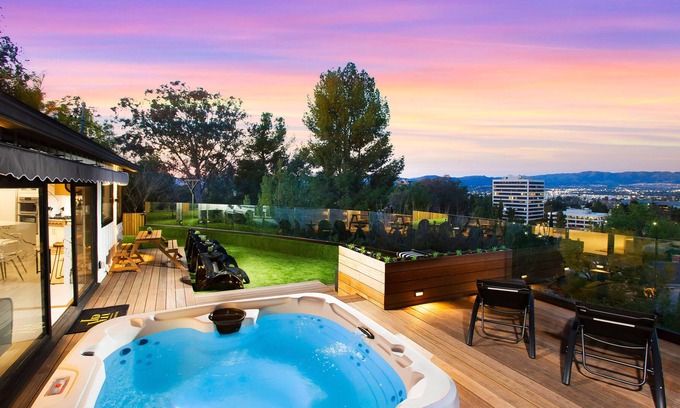 Woodland Hills Villa | This villa is a 3 bedroom(s), 2.5 bathrooms, located in Woodland Hills, CA.