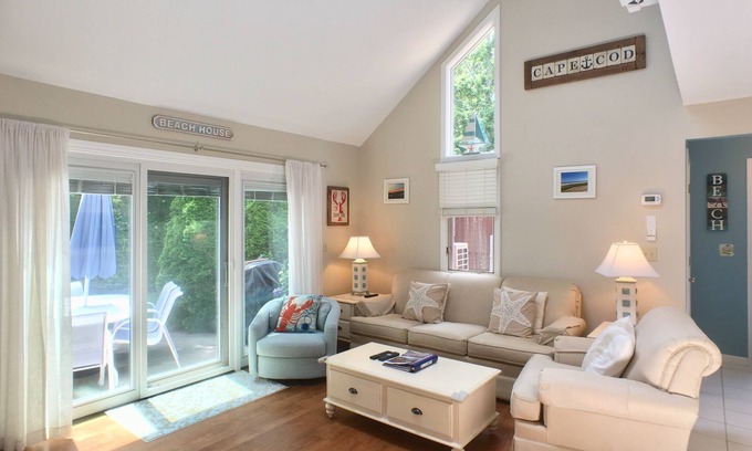 Brewster Condominio | A-Style, Remodeled, King Bed, Straight Staircase, 3 ACs, 6 Pool Passes (Fees Apply) - BI0647