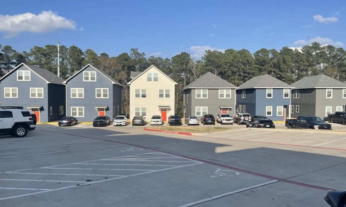 Huntsville Cabaña | Thoughtfully Designed 4Bedroom Cottage with Superior Amenities