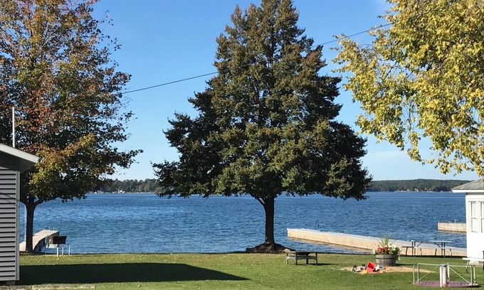 Frontenac Cabaña | Thousand Islands Cottage en la hermosa calle Lawrence River, muelle incluido