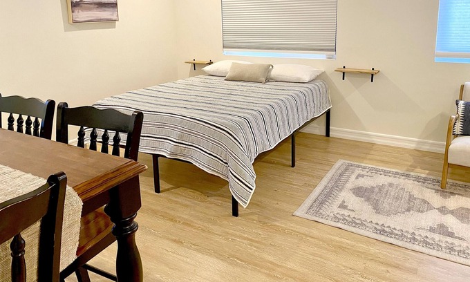 Thousand Oaks Cabaña | Thousand Oaks Studio Guest Cottage