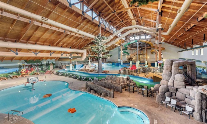 Warrens Complejo | Three Bears Waterpark Resort & Convention Center, Ascend Collection Near Tomah, WI