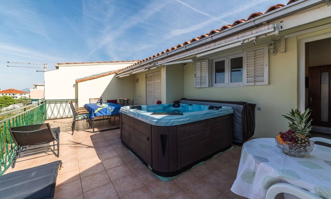 Gorinka Apartamento | Apartamento de tres habitaciones con terraza y vista al mar Makarska (A-18898-a)