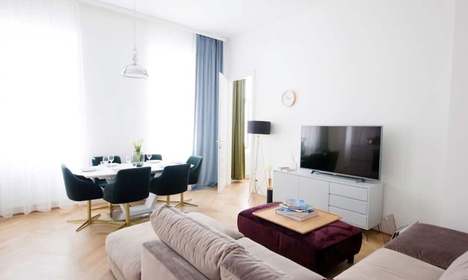 Innere Stadt Apartamento | Three-Bedroom Apartment - Opera