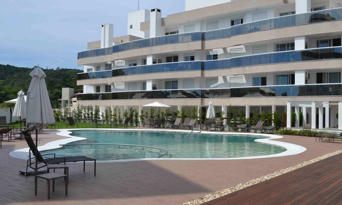 Jurere Apartamento | Apartamento de tres habitaciones - condominio de lujo con piscina y garaje