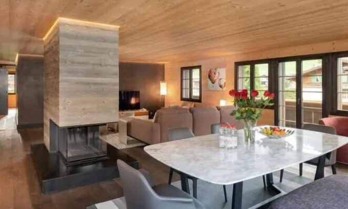 Zweisimmen Nr Gstaad Apartamento | Three Bedroom Apartment in Gstaad with Mountain View