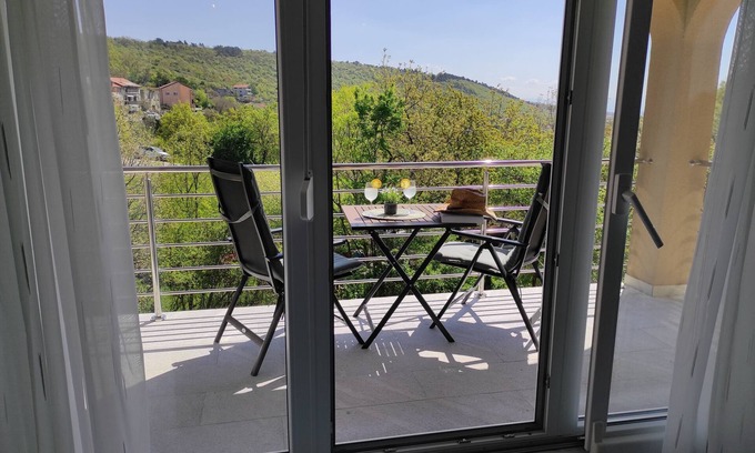 Sarsoni Apartamento | Apartamento de tres habitaciones con una terraza Rijeka (A-18146-b)